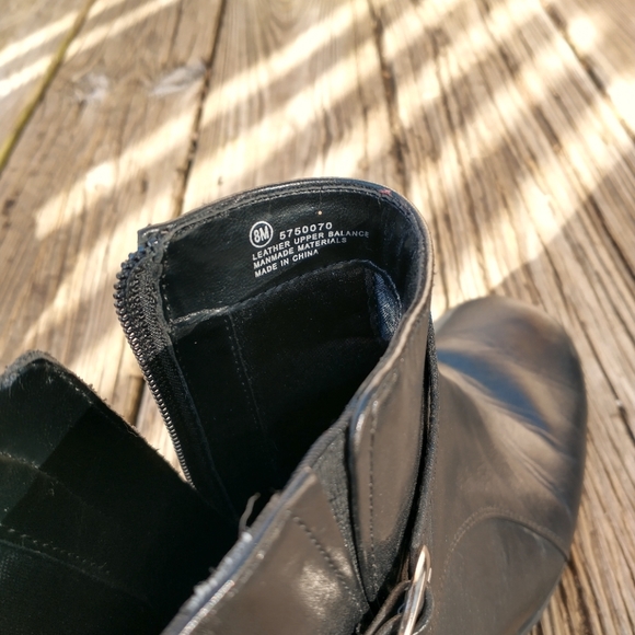 Prices are dropping ↘️ like the temperature! Boots by Nicole Miller size 8 - Picture 4 of 9